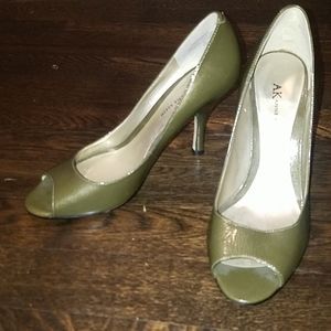 Vintage green Anne Klein heels